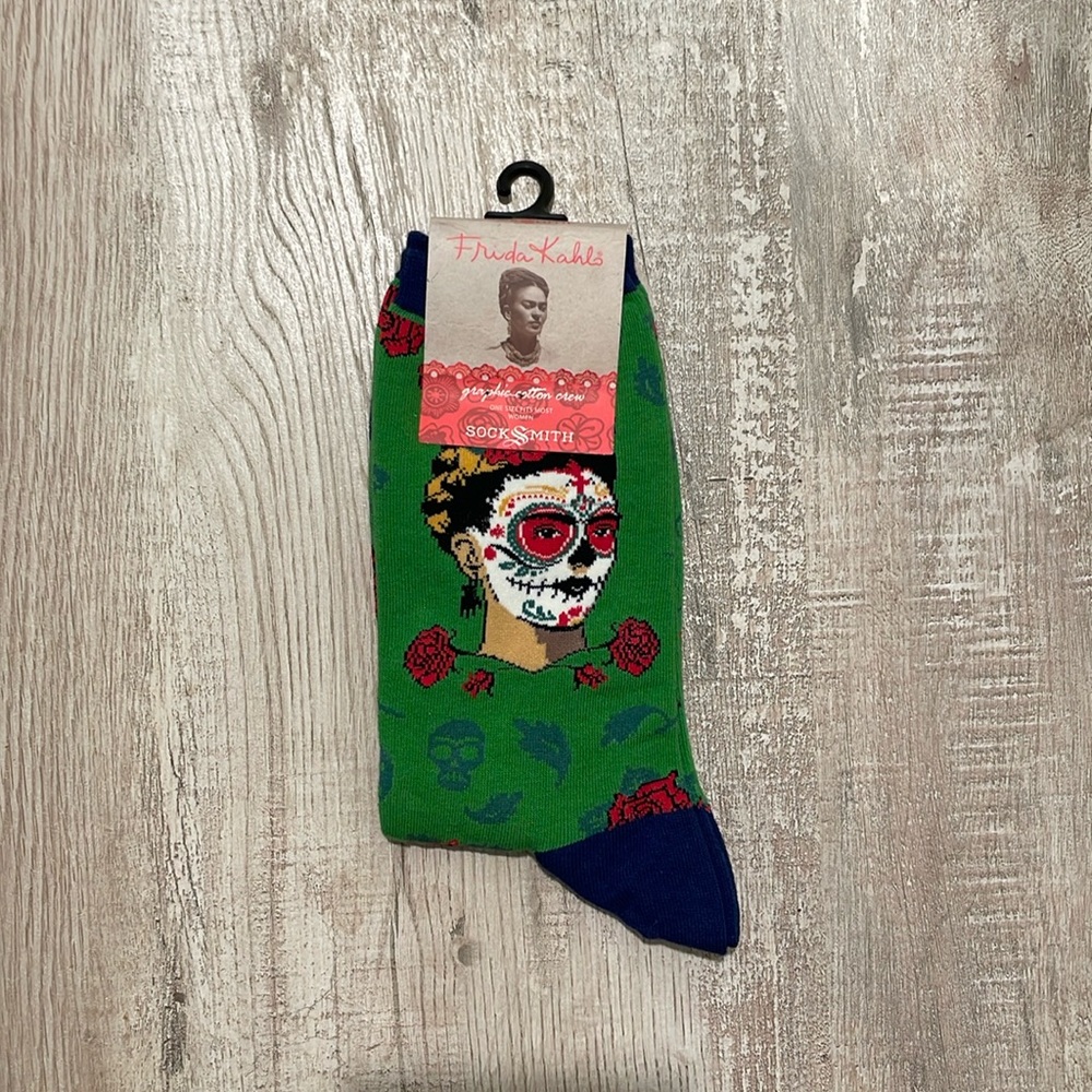 Title:
Frida Kahlo Día de los Muertos Crew Socks - NWT